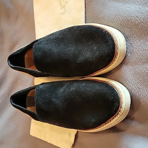 Ugg size 8.5 Loafer shoe in black and tan women's - Picture 5 of 8